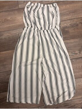 Ardenes- Women's White and Black Sleeveless Romper size MD cropped